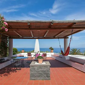 E Strombolicchio Villa